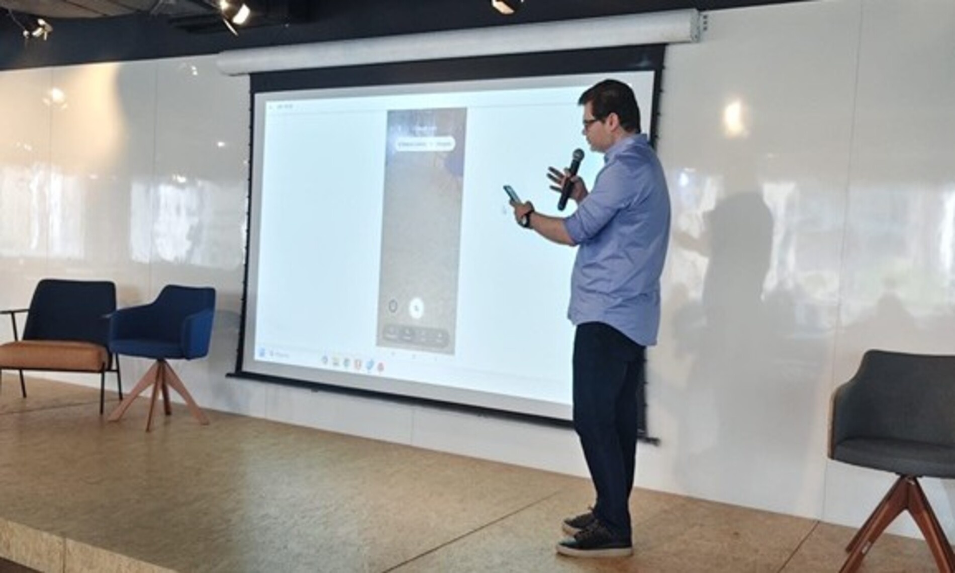 Especialista da JOVI apresenta projeto para universitários da FIAP durante evento sobre inovação e desenvolvimento de soluções para câmeras de smartphones.