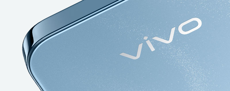 vivo Y38 5G en Azul Pacífico con marco metálico de alto brillo