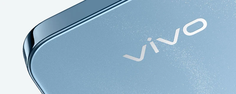 vivo Y38 5G en Azul Pacífico con marco metálico de alto brillo
