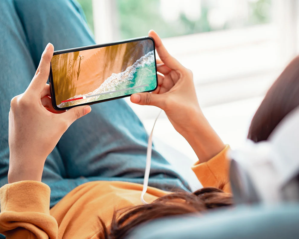 vivo Y28 con equilibrio inmersivo y experiencia de sonido envolvente