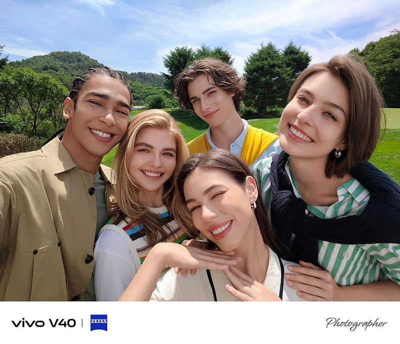 Muestra fotográfica del vivo V40 con cámara de selfie grupal con ZEISS de 50 MP