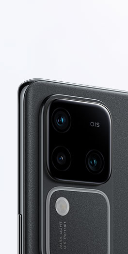 vivo V30 in color noble black